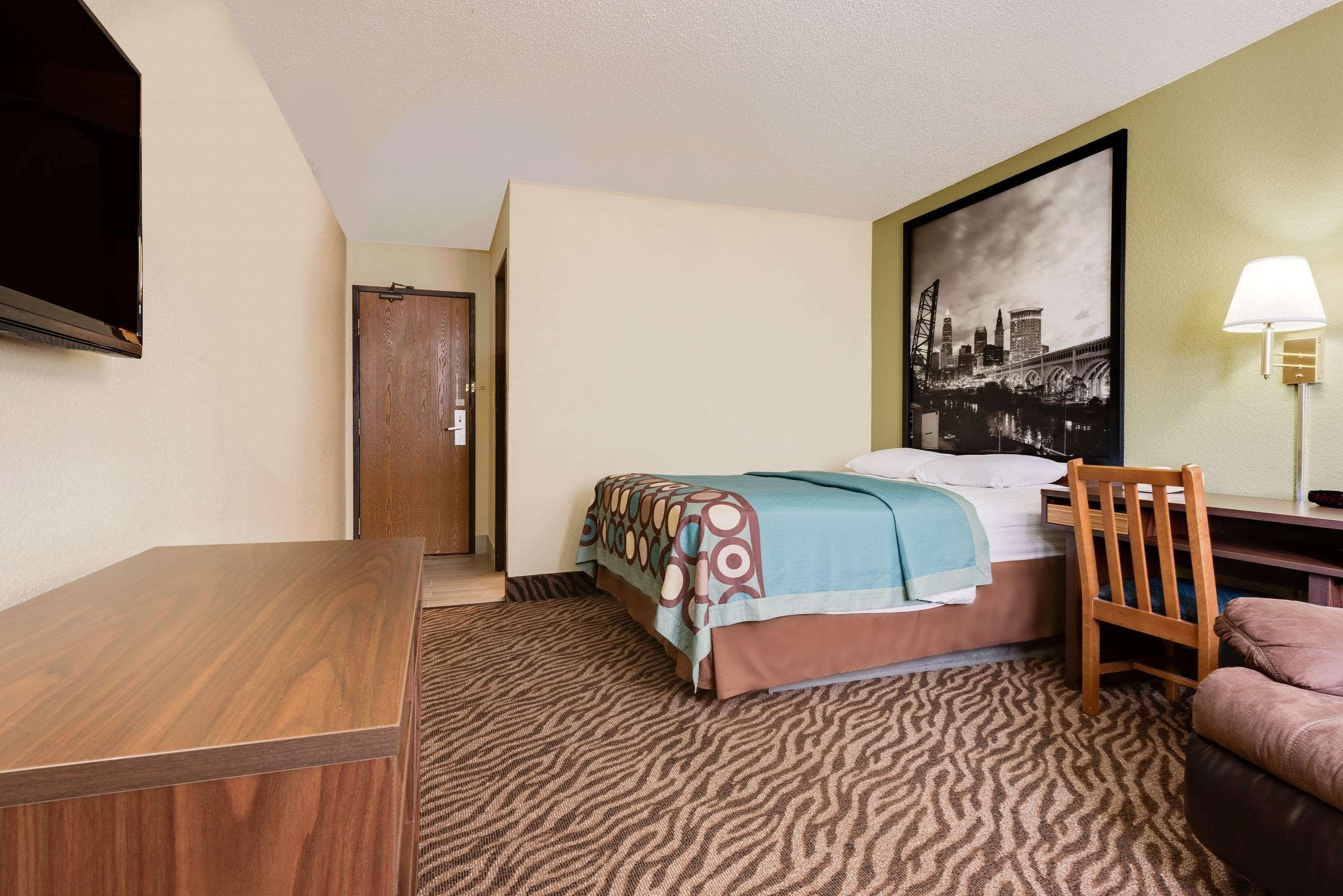 Super 8 By Wyndham Mentor/Cleveland Area Hotel Exterior photo